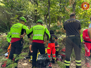 Ascoli Piceno - Motociclista cade nel bosco a Piagge, interviene il soccorso alpino